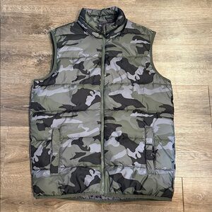 Swiss Tech Men's Puffer Vest Camo Print Full Zip Sleeveless Size M
